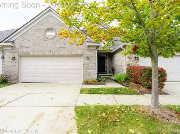 778 Knolls Landing Dr, Milford, MI 48381