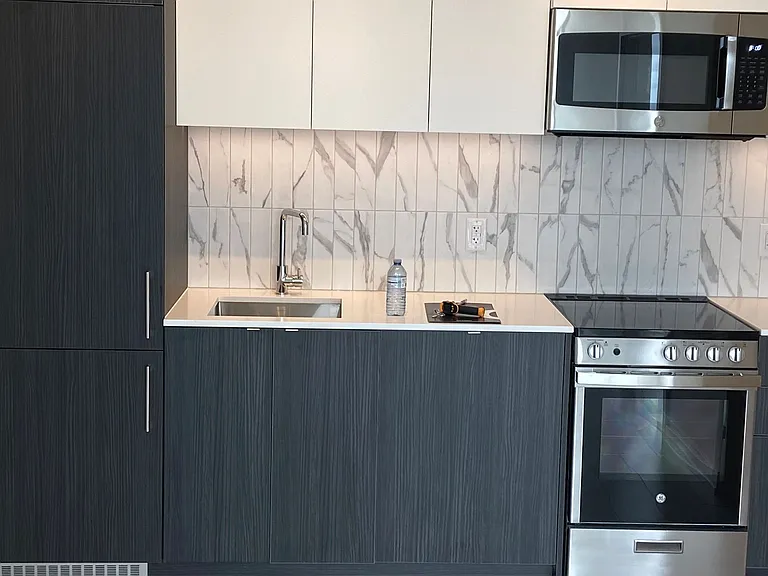 500 Dupont St #715 — Photo 4