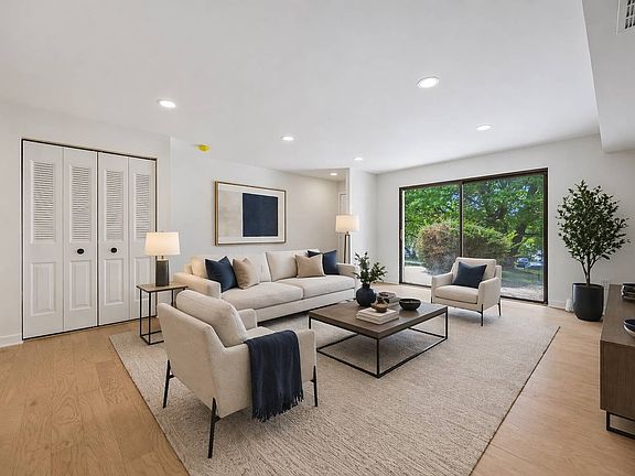 3rd image of 30 N Waterloo Rd #30