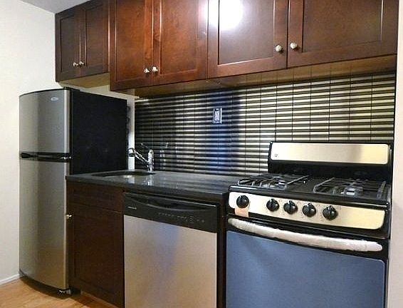 4th image of 219 Mulberry St APT 3