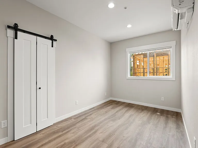 717 W Spofford Ave — Photo 25