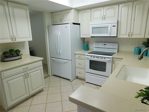 3rd image of 2060 Jamaica Boulevard