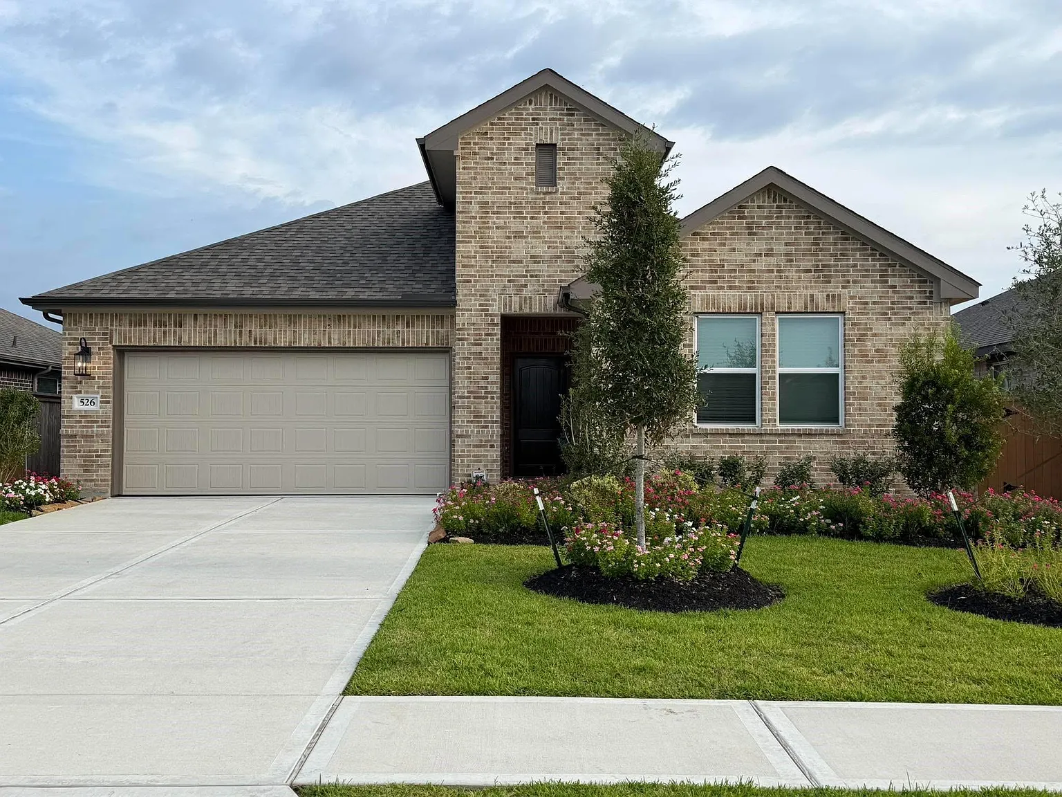 4 bed, 3.0 bath, 2121 sqft, $2,600 — Photo 2