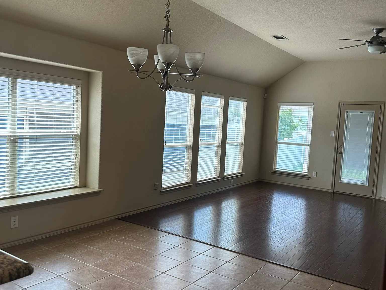 3 bed, 1799 sqft, $2,599 — Photo 4