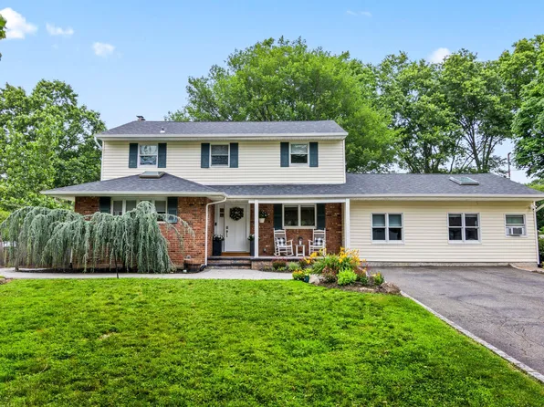 6 Greg Lane, East Northport, NY 11731