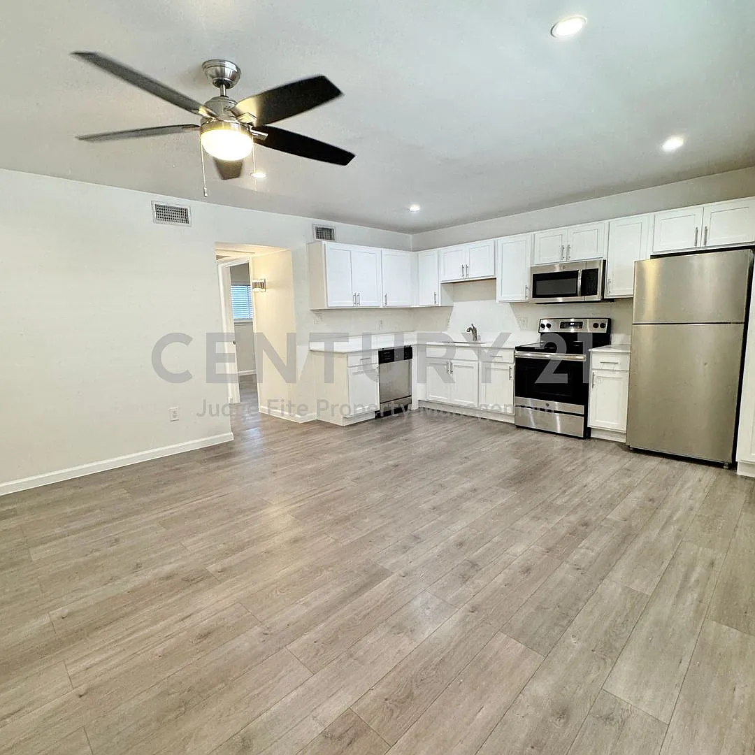 1/1 Apartment in Prime Dallas Location Ready for Move-In! — Photo 1