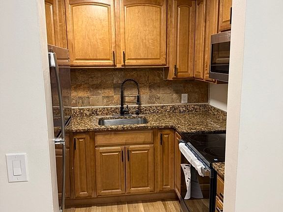 5th image of 115 Grove St APT 1