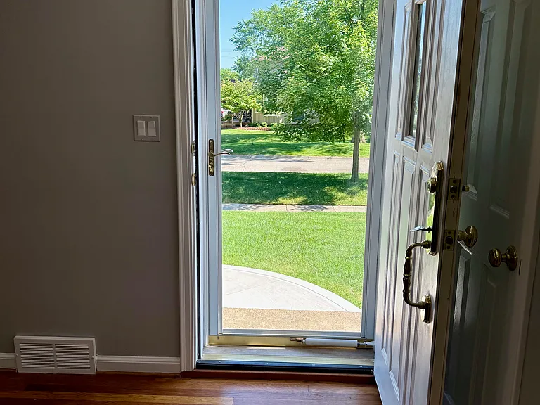 322 Glendale Ct — Photo 8