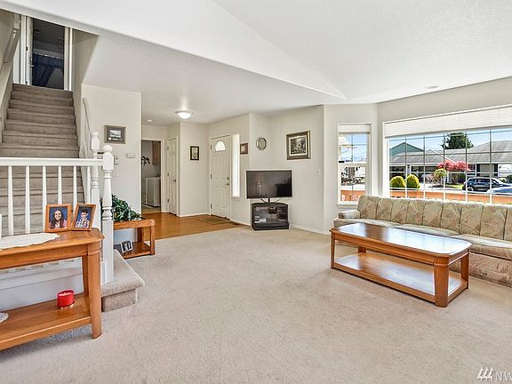 5th image of 120 Westminster Dr