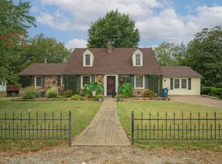 630 Oak Ridge Dr, Neosho, MO 64850