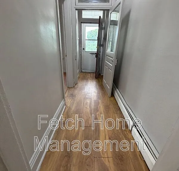 225 Front St — Photo 4