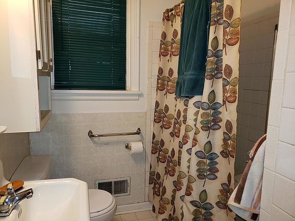 5th image of 2625 Churchill Dr NW
