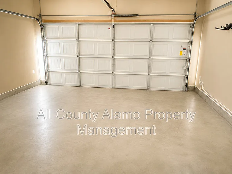 5565 Saffron Way — Photo 32