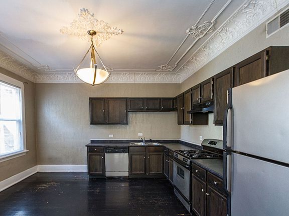 3rd image of 4050 W Cortland St