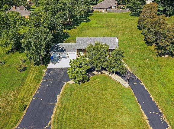 5th image of 15508 Lakeview Dr