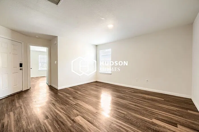 3 bed, 2.0 bath, 872 sqft, $1,635 — Photo 4