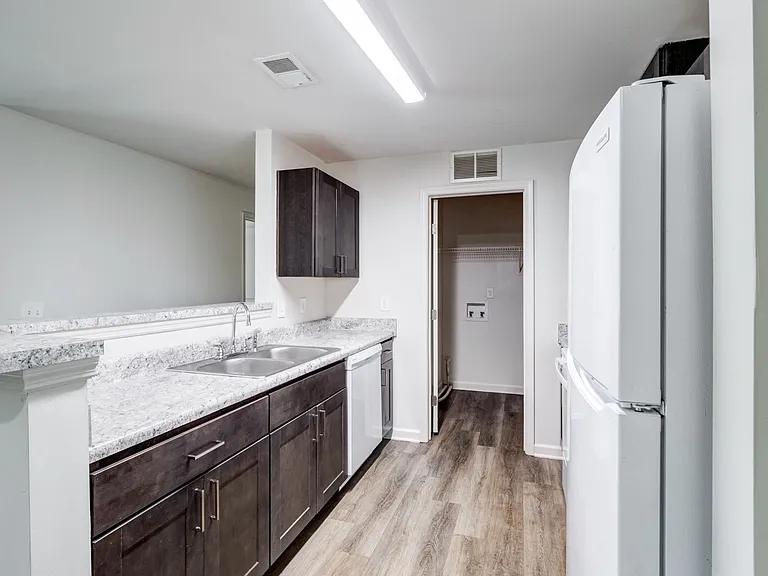 Ada Park Apartments — Photo 10