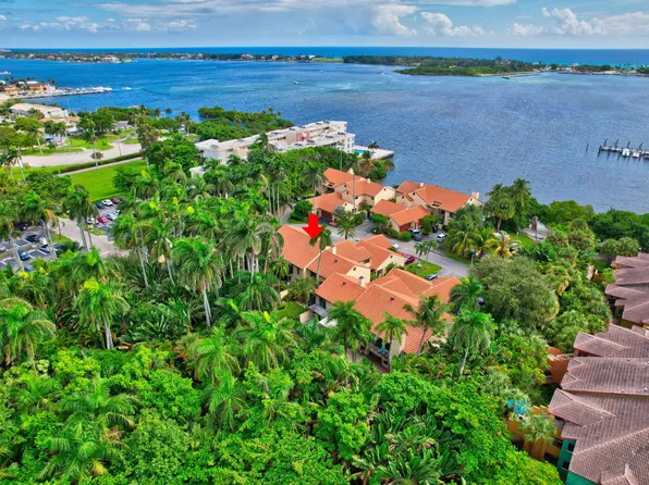 7 Via Lago, Boynton Beach, FL 33435