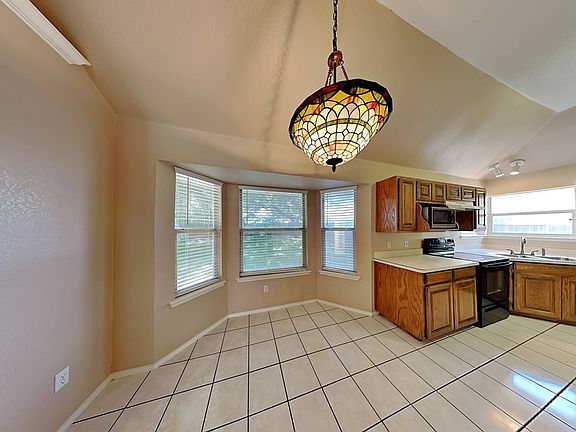2nd image of 923 Rolling Meadows Dr