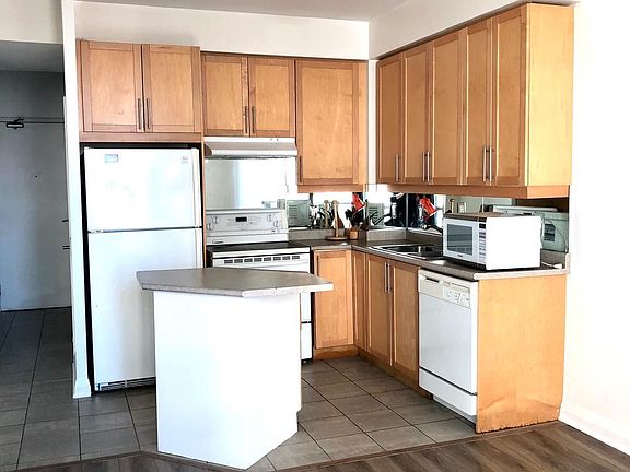 4th image of 1121 Bay St #1604