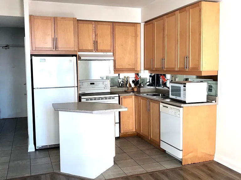 1121 Bay St #1604 — Photo 4