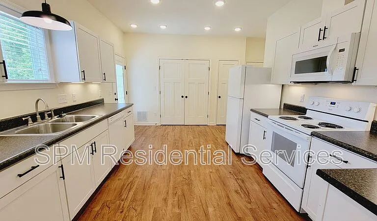 5012 Barefoot Dr — Photo 4