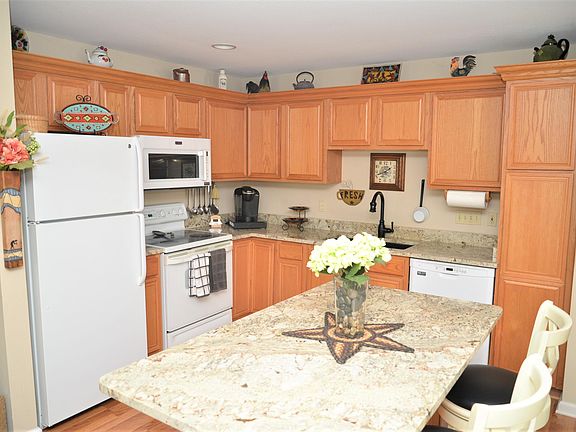 5th image of N16W26573 Wild Oats Dr Unit C