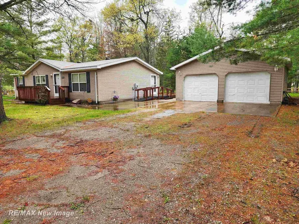 10096 Washington Ave, Grayling, MI 49738