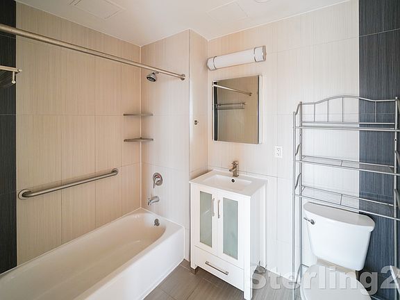 4th image of 23-15 Astoria Blvd Unit Penthouse 7