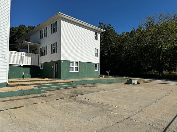 2nd image of 701 Broadway St #705