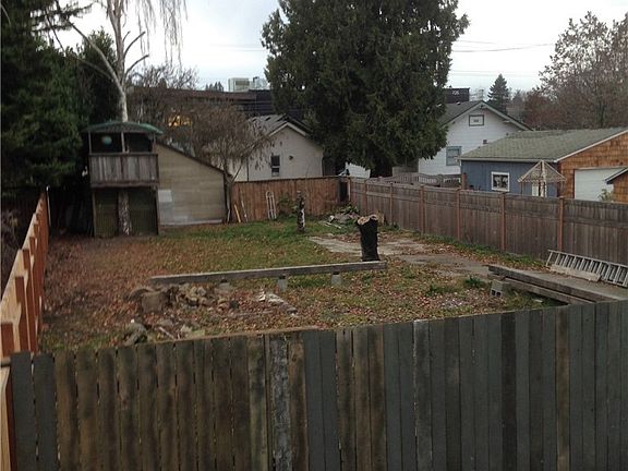 Completely fenced and level lot.