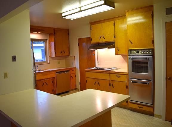 5th image of 1043 Eden Ave