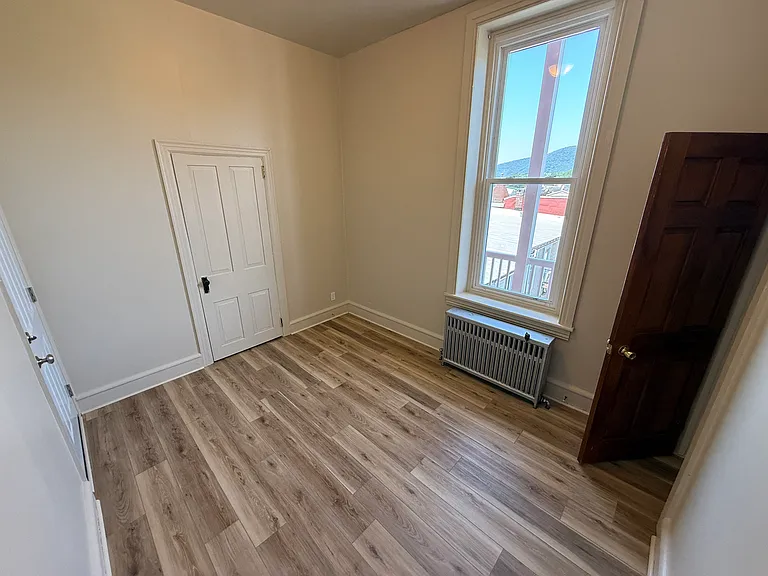 413 State St #10 — Photo 9