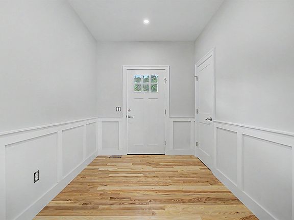 3rd image of 131 Merrimack Street