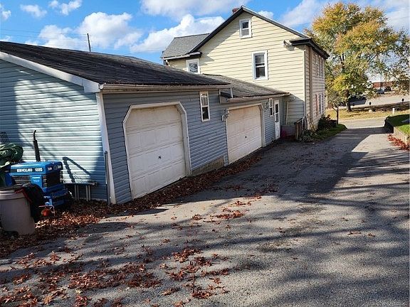 2nd image of 178 N Lincoln Ave