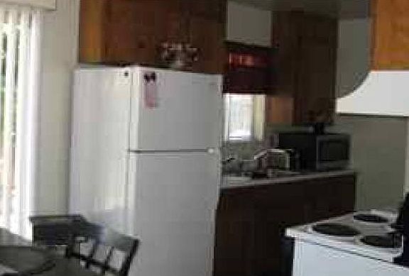 3rd image of 448 B St APT 8