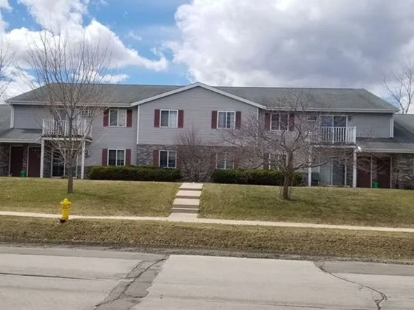 2200 Sylvan Way, 2200 Sylvan Way #1, West Bend, WI 53095