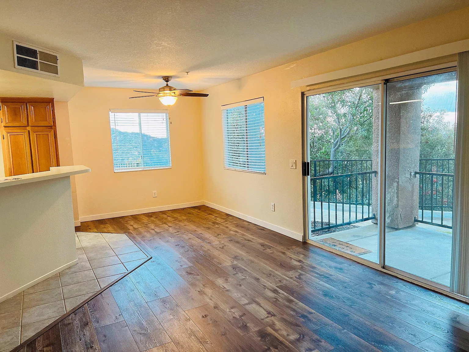 2 bed, 956 sqft, $2,500 — Photo 2