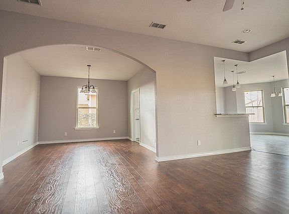 4th image of 1202 S Loraine St