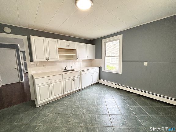 4th image of 243 Knickerbocker Ave
