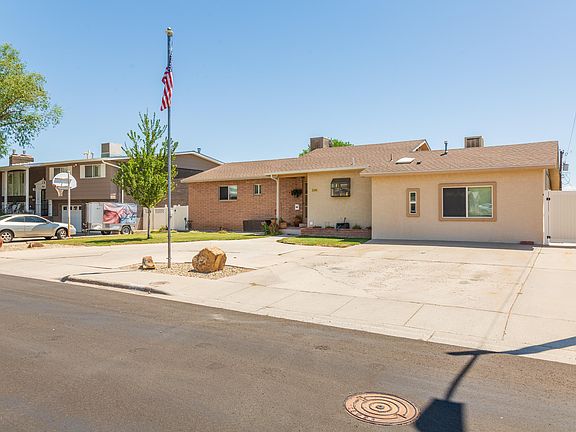 2nd image of 2200 Santiago Ave