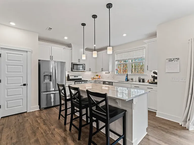 6922 Doddridge Ln — Photo 3