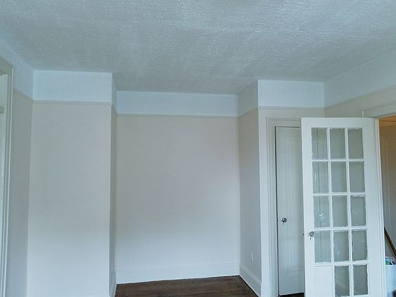 5th image of 4047 67th St APT 3R