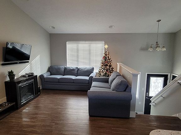 2nd image of 3265 Hazelnut Dr NW