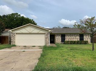 1028 Georgian Rd E, Fort Worth, TX 76179