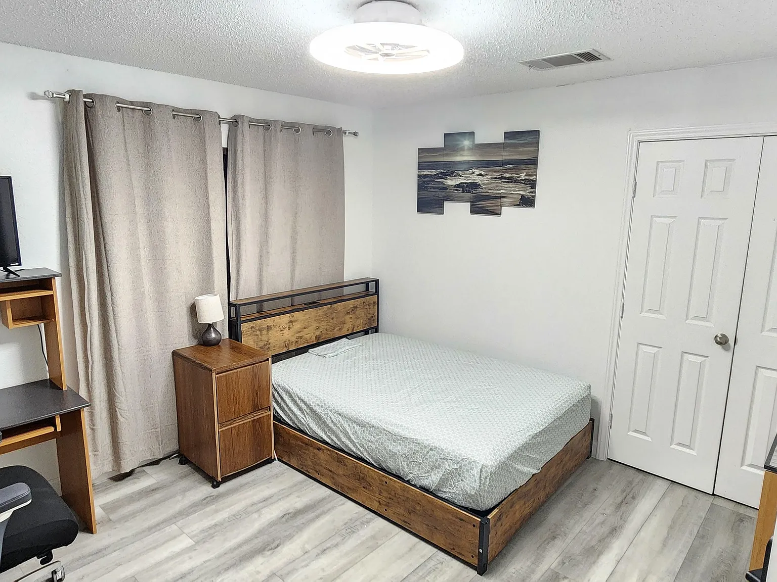4 bed, 3.0 bath, 3700 sqft, $1,022 — Photo 3