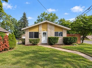 1069 Urbancrest Dr, Troy, MI 48083