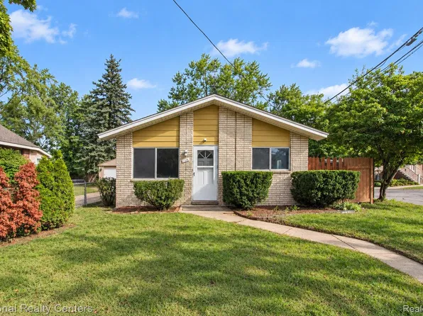 1069 Urbancrest Dr, Troy, MI 48083
