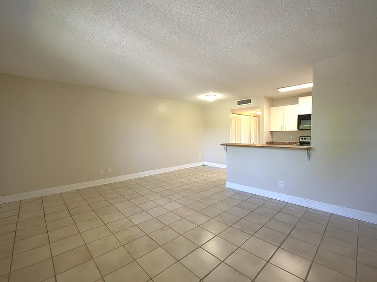 1523 Meadows Cir W — Photo 4