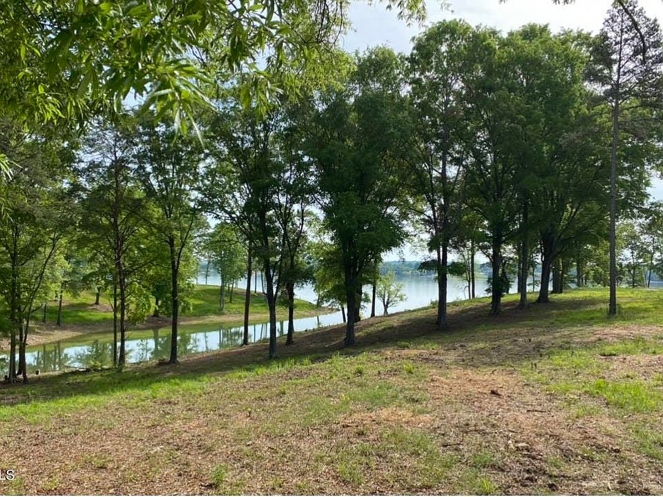 1st image of 711 Lakeside Ct